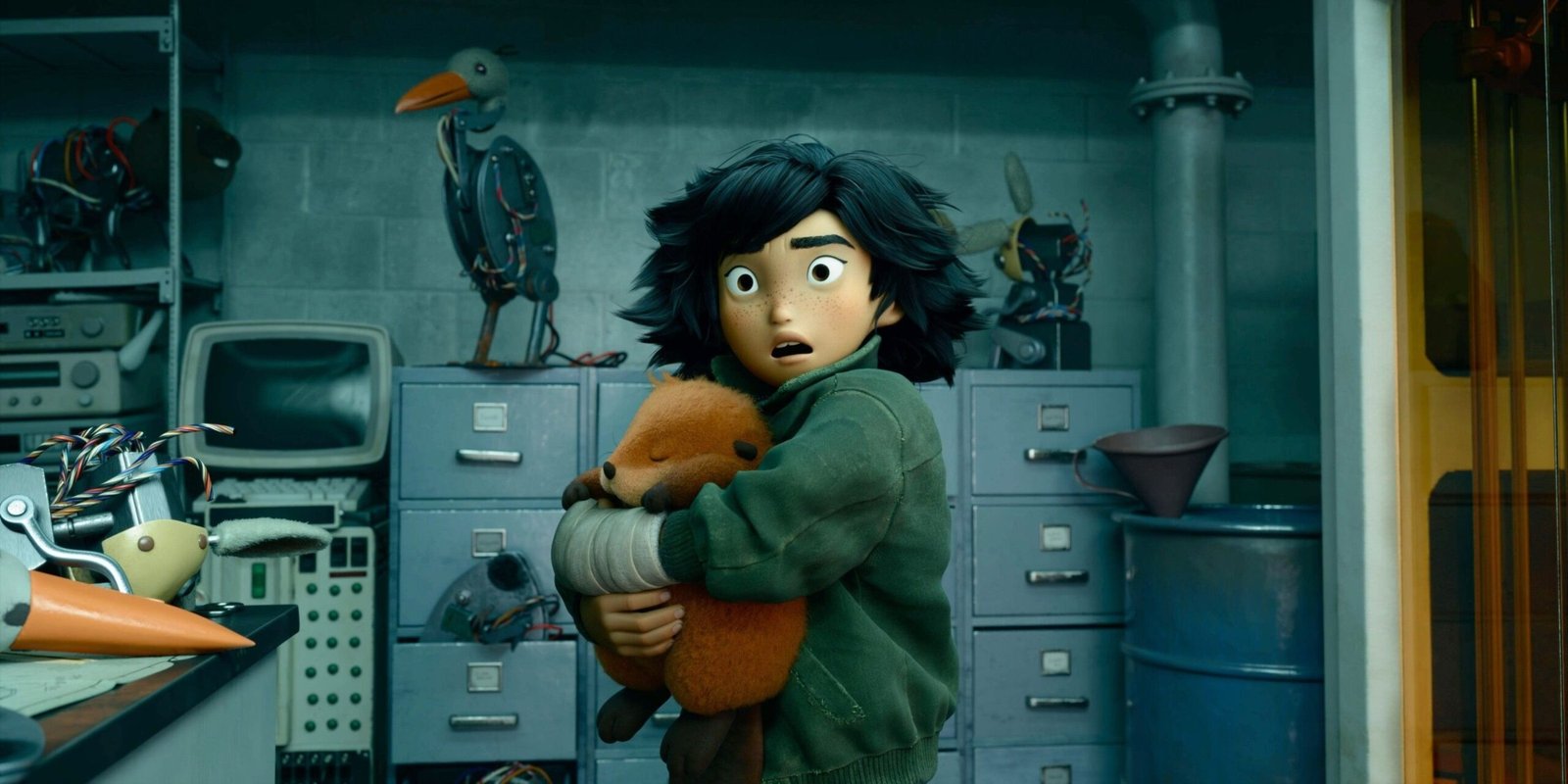 Mabel abrazando a un castor en un laboratorio en Hoppers