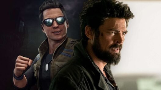 Karl Urban como Johnny Cage con lentes oscuros junto a otro personaje