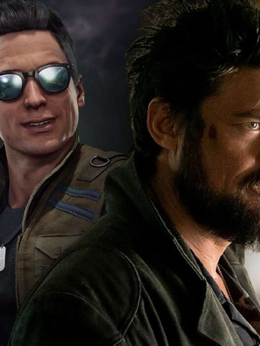 Karl Urban como Johnny Cage con lentes oscuros junto a otro personaje