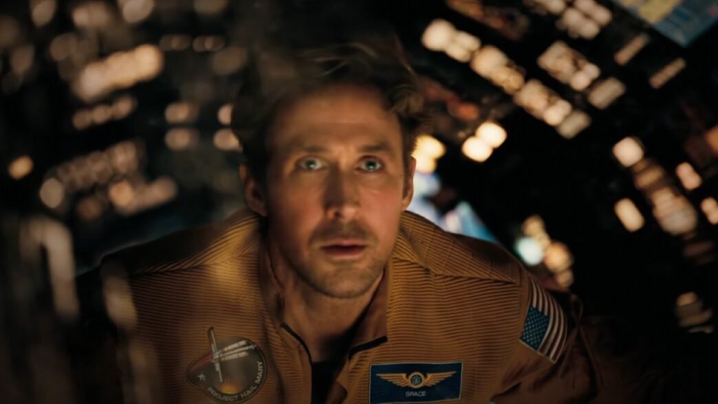 Ryan Gosling como Ryland Grace dentro de la nave en Project Hail Mary