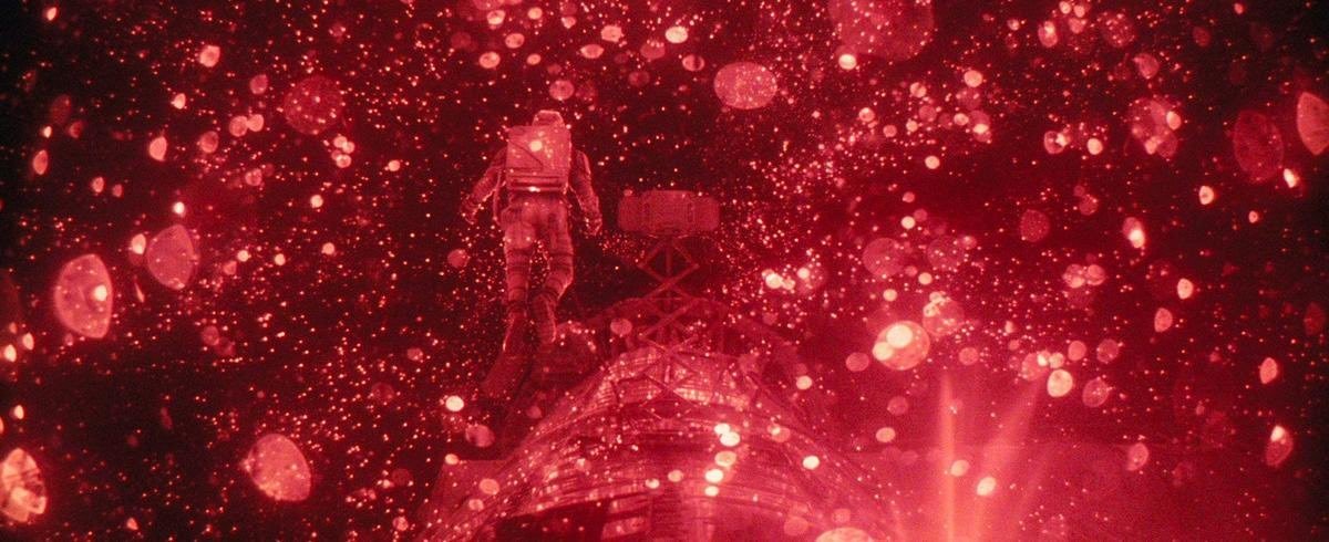 Ryland Grace dentro de una nube de astrófagos rojos