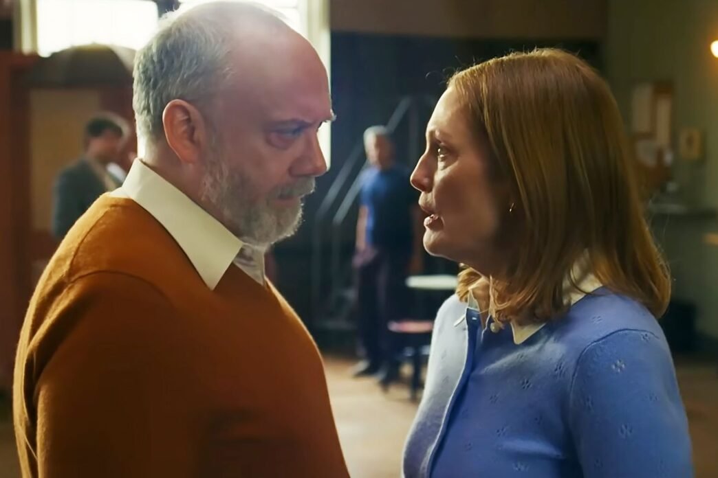 Mona (Julianne Moore) y el director Jerry (Paul Giamatti) frente a frente durante un ensayo