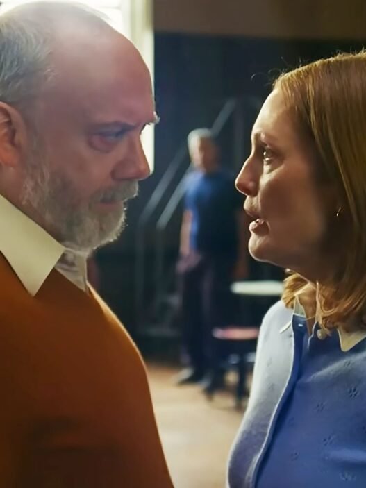 Mona (Julianne Moore) y el director Jerry (Paul Giamatti) frente a frente durante un ensayo